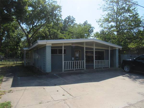 Bonham, TX 75418,1802 N Center Street