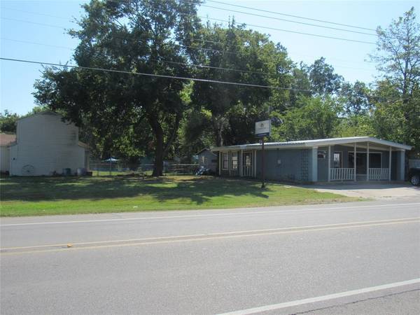 Bonham, TX 75418,1802 N Center Street