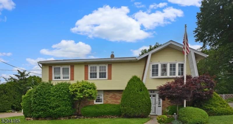 12 Niader Ct, Clifton City, NJ 07012