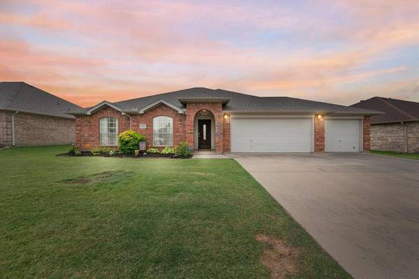 1402 Columbia Drive,  Midlothian,  TX 76065