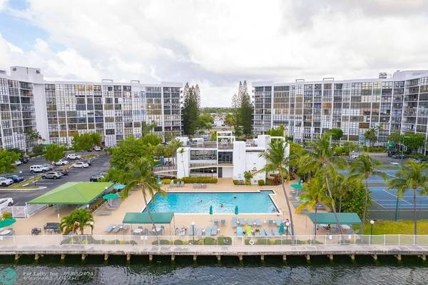 Hallandale Beach, FL 33009,800 Parkview Dr  #819