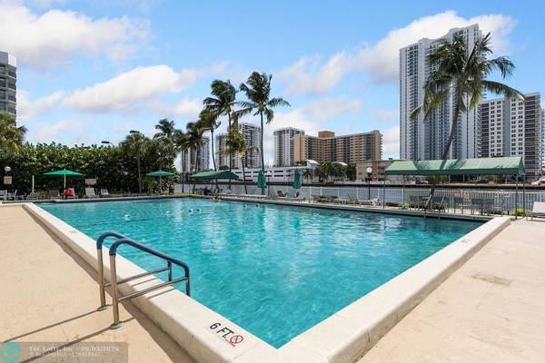 Hallandale Beach, FL 33009,800 Parkview Dr  #819