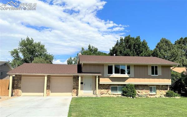 4034 Ridge DR, Pueblo, CO 81008