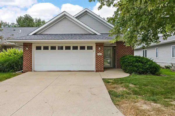 239 Manchester Ln, Iowa City, IA 52245