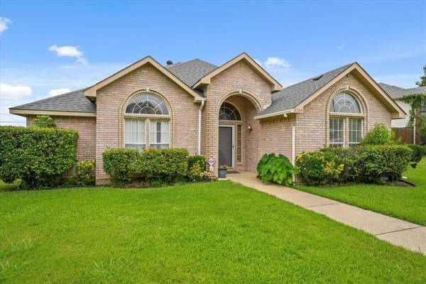 6305 Shorecrest Drive, Rowlett, TX 75089