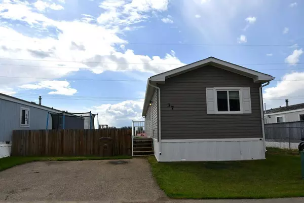 Brooks, AB T1R 1J2,37 Maple DR W