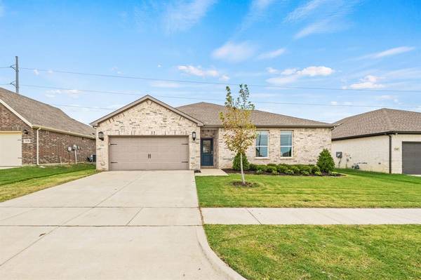 1334 Highpoint Circle, Grand Prairie, TX 75052