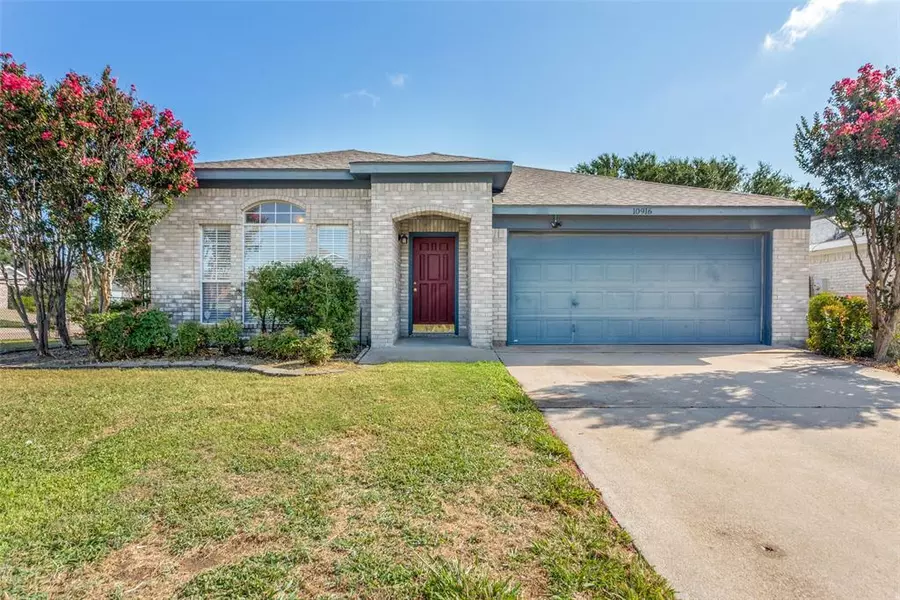 10916 Deauville Circle S, Fort Worth, TX 76108