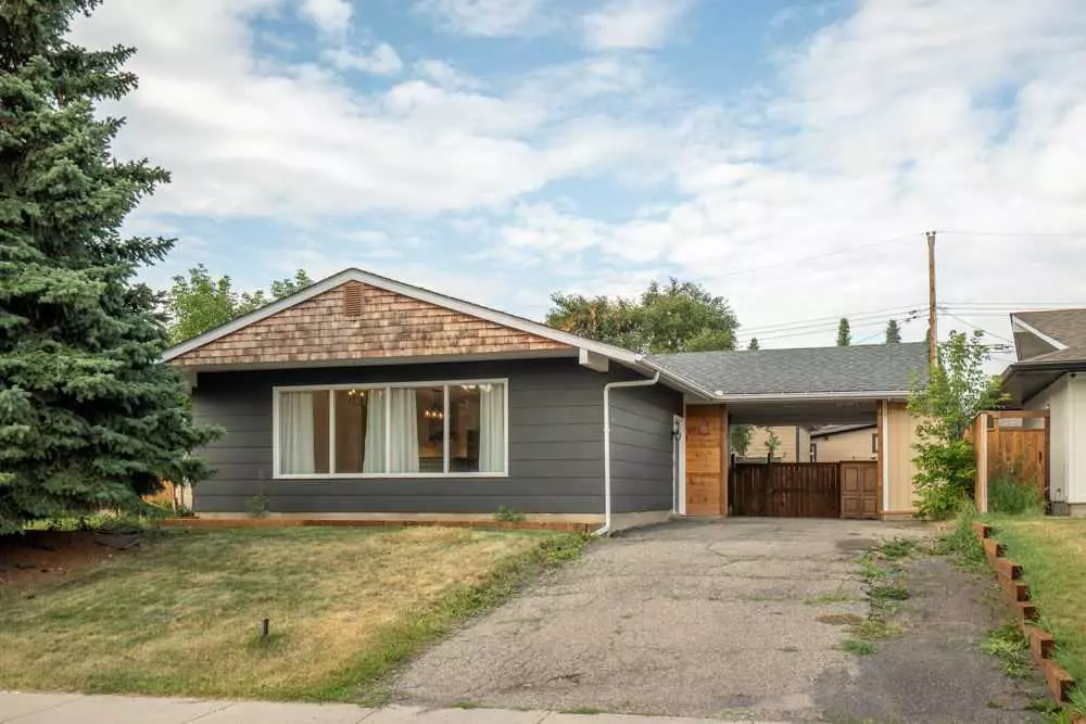 Calgary, AB T2J 1T2,836 Maplewood CRES SE