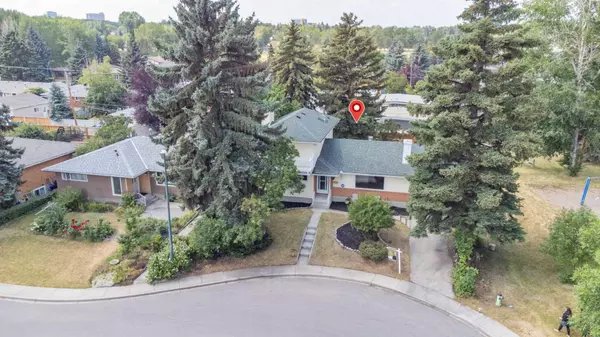 Calgary, AB T2L 0K9,3331 Constable PL NW