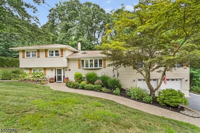 27 Northview Dr, Morris Plains Boro, NJ 07950