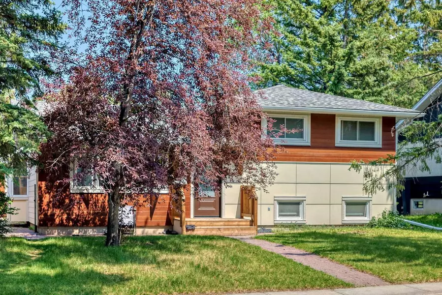 2608 Cherokee DR NW, Calgary, AB T2L 0X9