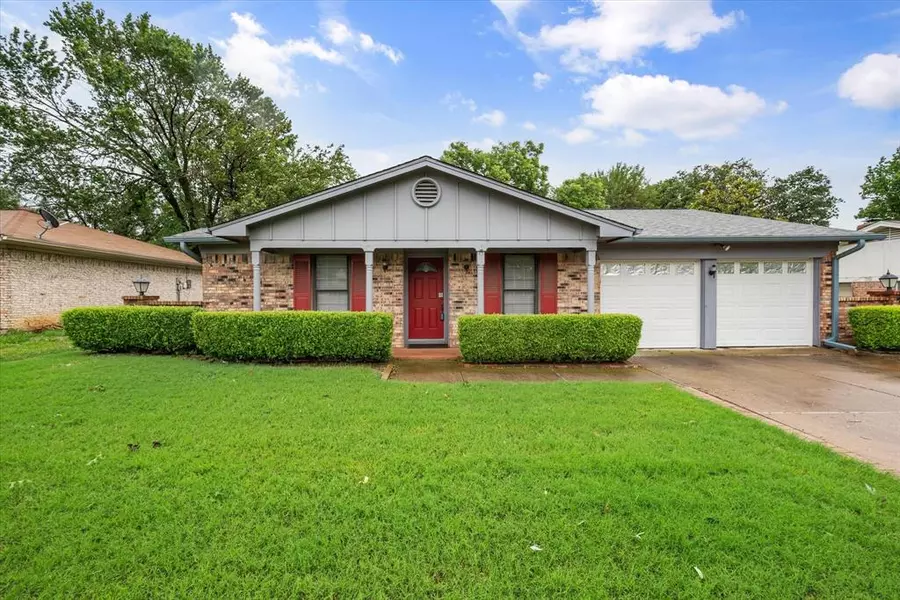 2106 Green Apple Lane, Arlington, TX 76014