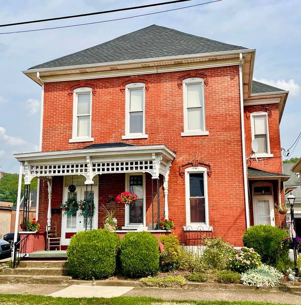 916 Main Street, Wellsburg, WV 26070