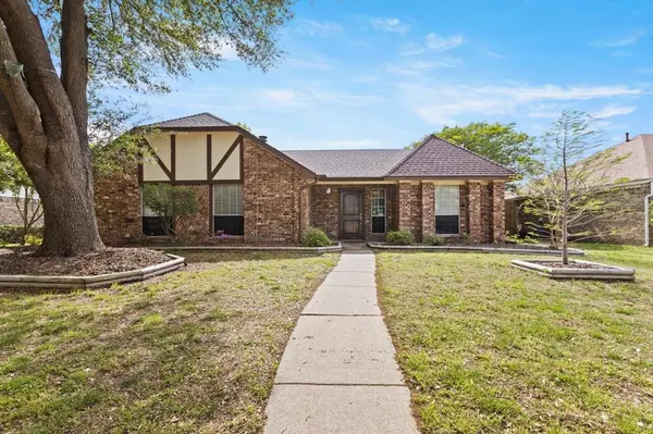 330 Trail View Lane, Garland, TX 75043