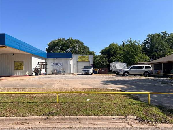 Bonham, TX 75418,1900 N Center Street