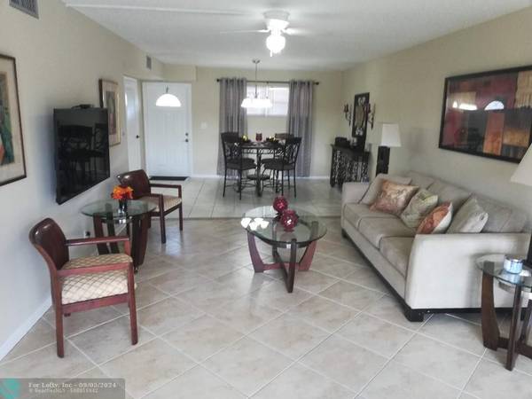 Pembroke Pines, FL 33025,9420 S Hollybrook Lake Dr  #305