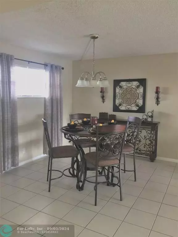 Pembroke Pines, FL 33025,9420 S Hollybrook Lake Dr  #305