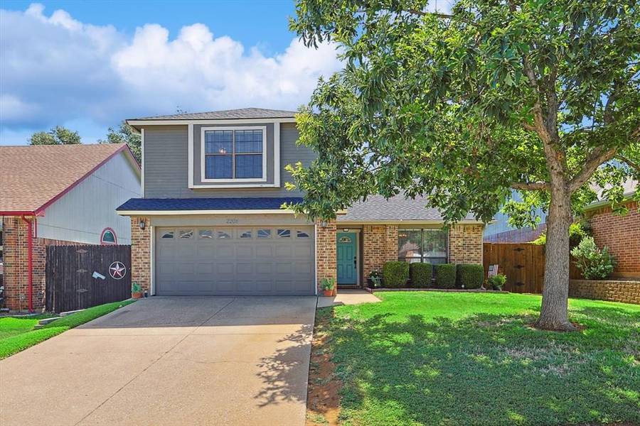 2208 Chatam Hill Street, Grapevine, TX 76051