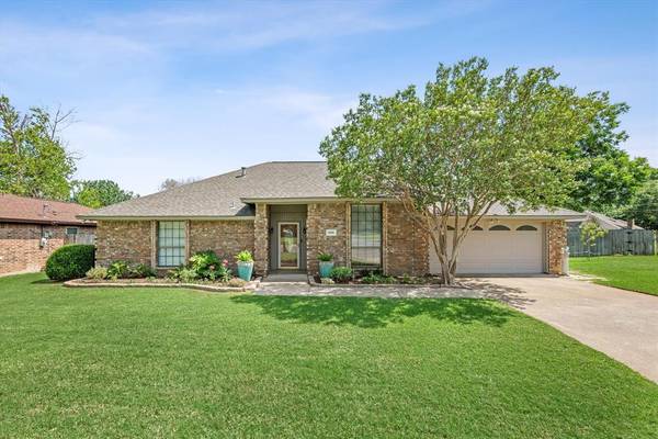 8950 Hialeah Circle S,  North Richland Hills,  TX 76182