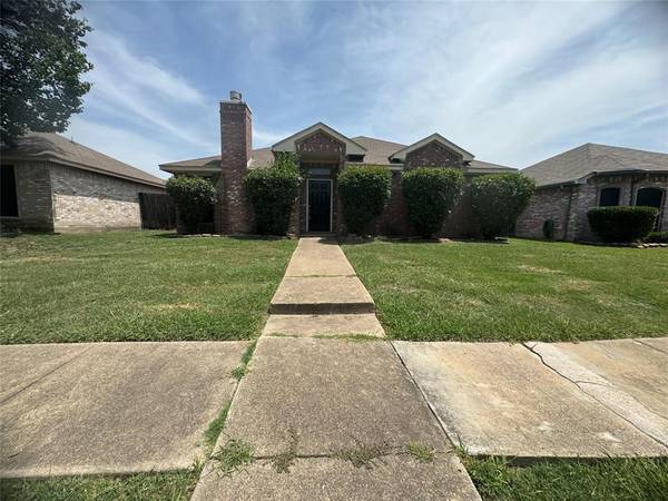 2608 Hidden Springs Drive, Mesquite, TX 75181