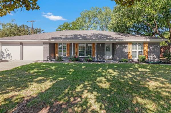 5621 Silver Lake Drive, Haltom City, TX 76117