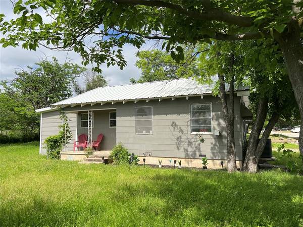 108 E Neely Avenue, Comanche, TX 76442