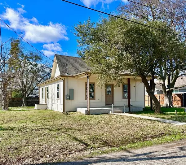 116 S Houston Street, Wolfe City, TX 75496