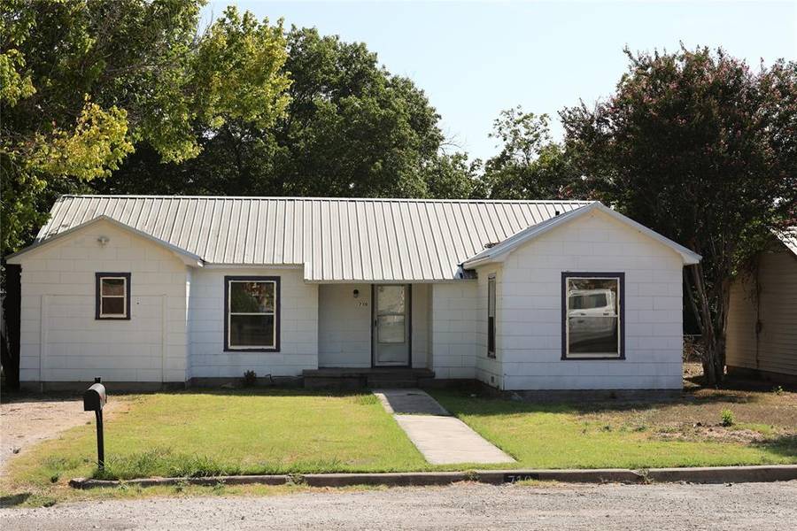 710 S Avenue I, Clifton, TX 76634