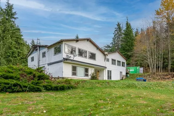 561 Sabre Rd, Sayward, BC V0P 1R0