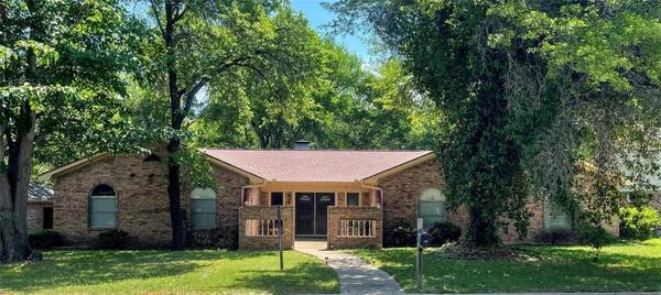 20 Greenbriar Street, Mineral Wells, TX 76067