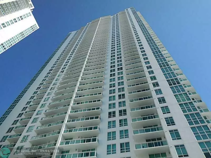 Miami, FL 33131,951 Brickell Ave  #2905