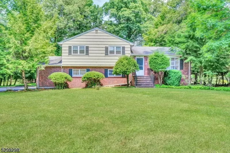 314 Meadowbrook Rd, Wyckoff Twp., NJ 07481