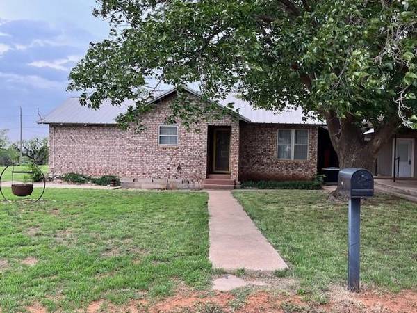 411 N Walton Street, Roby, TX 79543