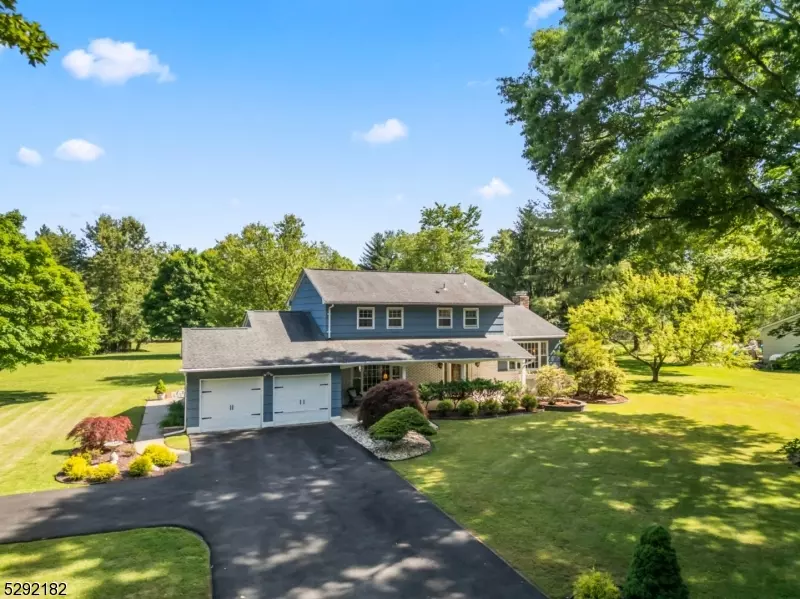 17 Woodhollow Rd, West Windsor Twp., NJ 08550