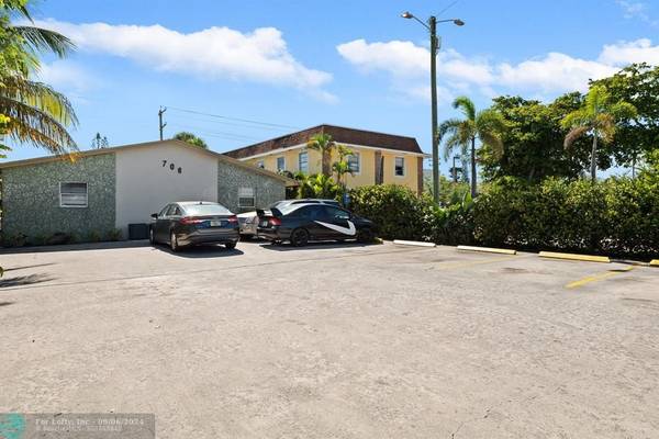 706 N G St, Lake Worth Beach, FL 33460