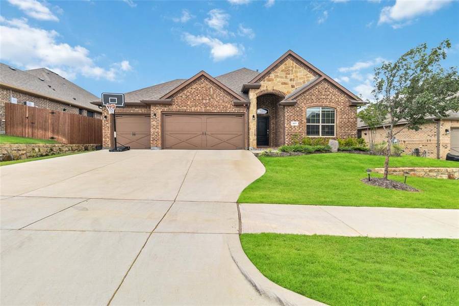 907 Hondo Lane, Mansfield, TX 76063