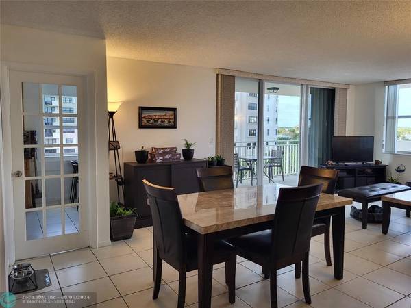 Lauderdale By The Sea, FL 33308,5200 N Ocean Blvd  #615