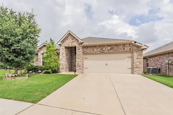 9237 Vista Mill Trail,  Fort Worth,  TX 76179