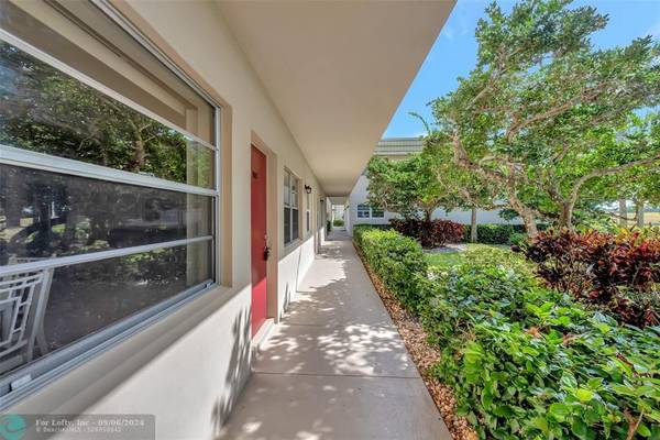 Vero Beach, FL 32962,39 Vista Gardens Trl  #103