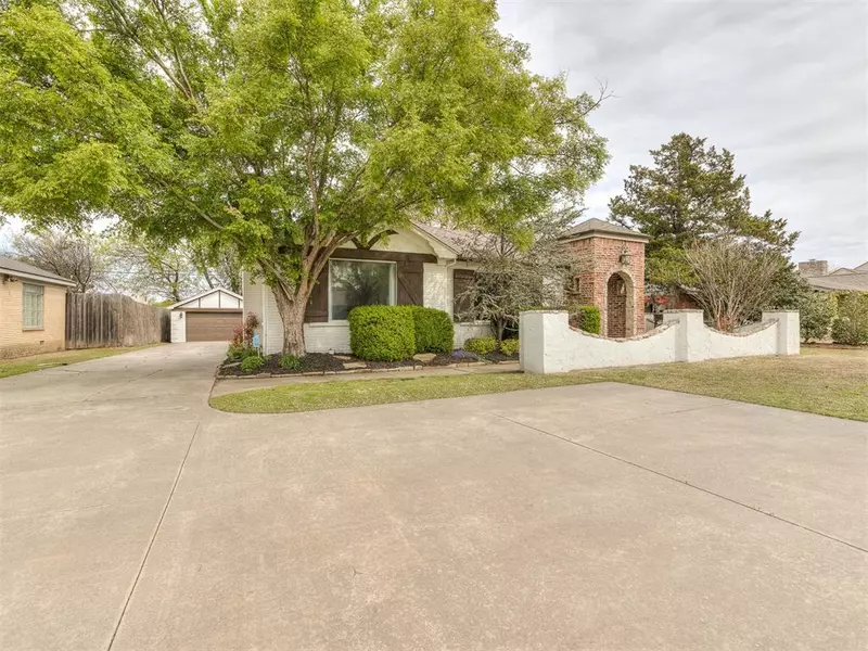 1709 Dorchester Drive, Nichols Hills, OK 73120