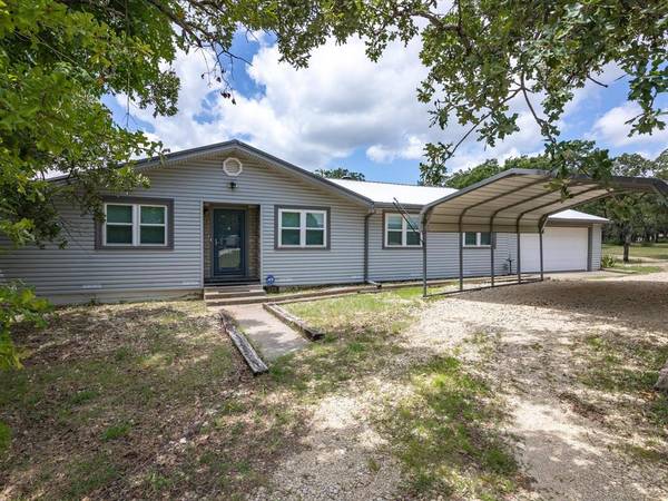 323 Nocona Drive, Nocona, TX 76255