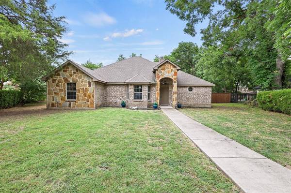 120 Pecan Grove,  Lancaster,  TX 75146