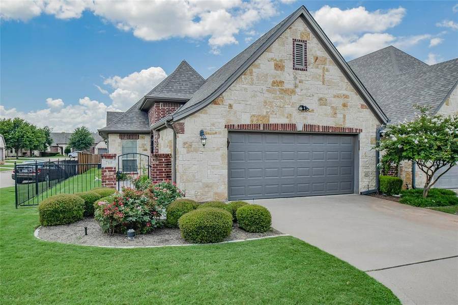 718 N Avalon Court, Granbury, TX 76048