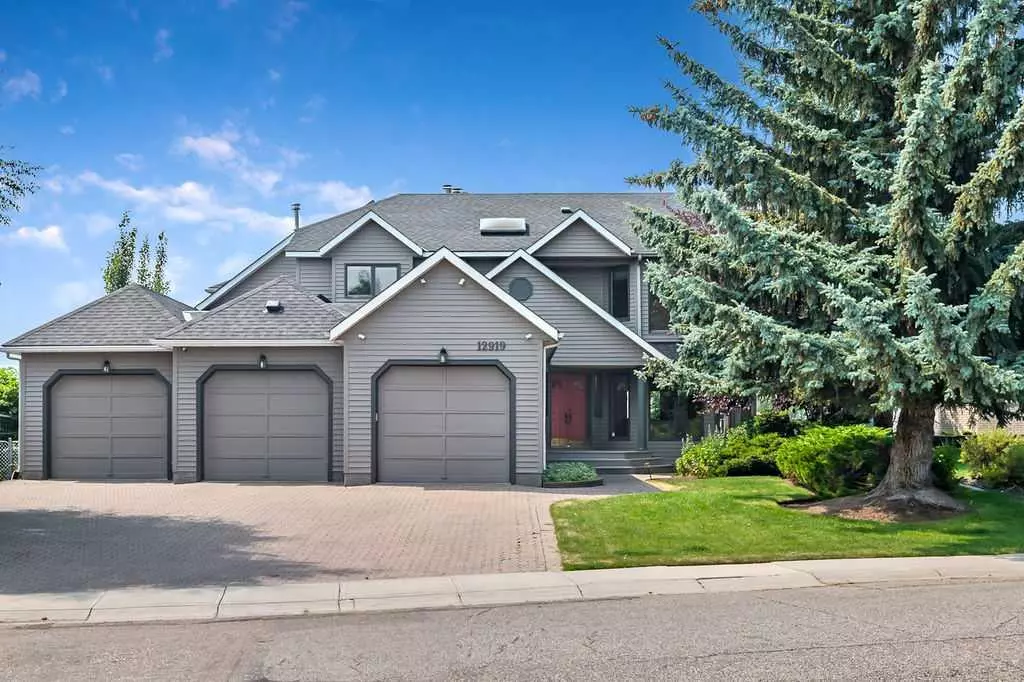 Calgary, AB T2W 5R8,12919 Candle CRES SW