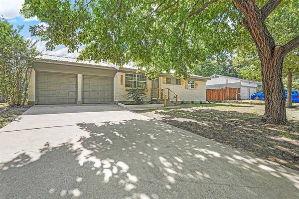 209 S Sheppard Drive,  Euless,  TX 76040