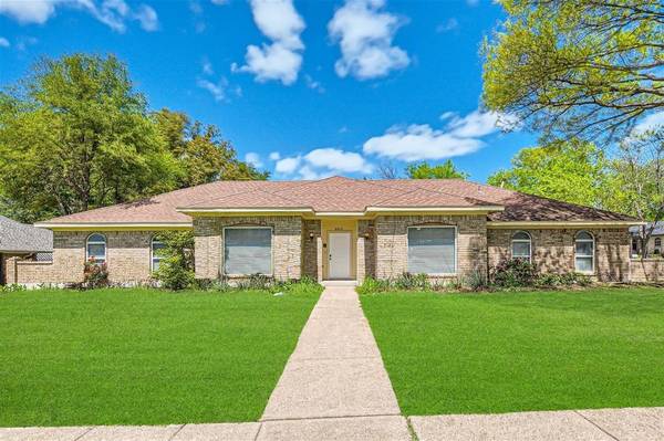 6813 Lakeshore Drive, Rowlett, TX 75089