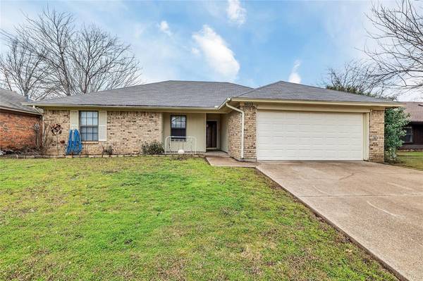 8033 Lazy Brook Drive, Watauga, TX 76148