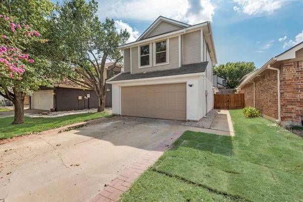 926 Ramblewood Drive, Lewisville, TX 75067