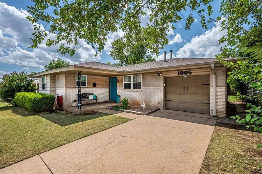 1005 N Norman Avenue, Moore, OK 73160